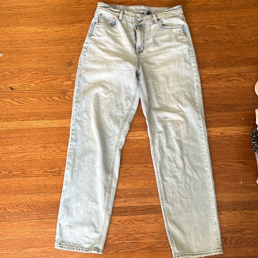 American eagle straight legged jeans size 10